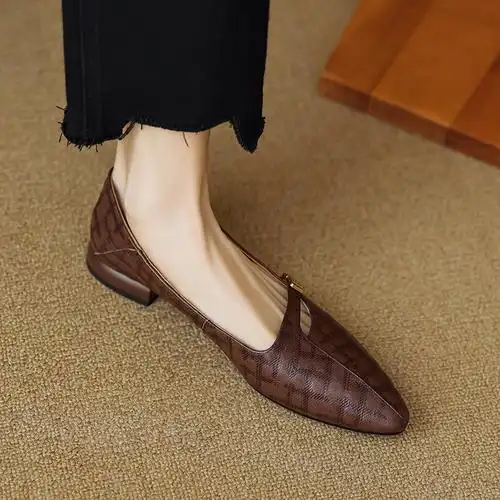 文艺复古头层羊皮低跟单鞋女棕色格纹镂空尖头浅口平底四季鞋大码