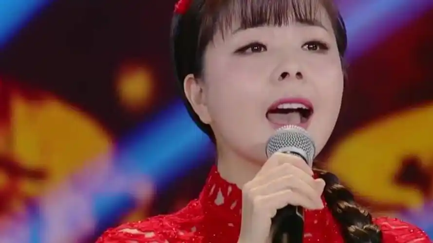 《天路》之后,王二妮又二次对韩红下手,一首《九儿》高音炸裂了