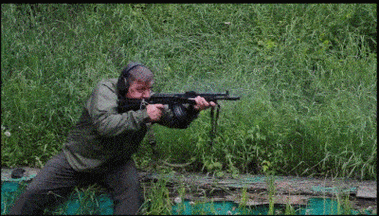 妹子射击不规范下场凄惨打枪的后坐力到底有多恐怖