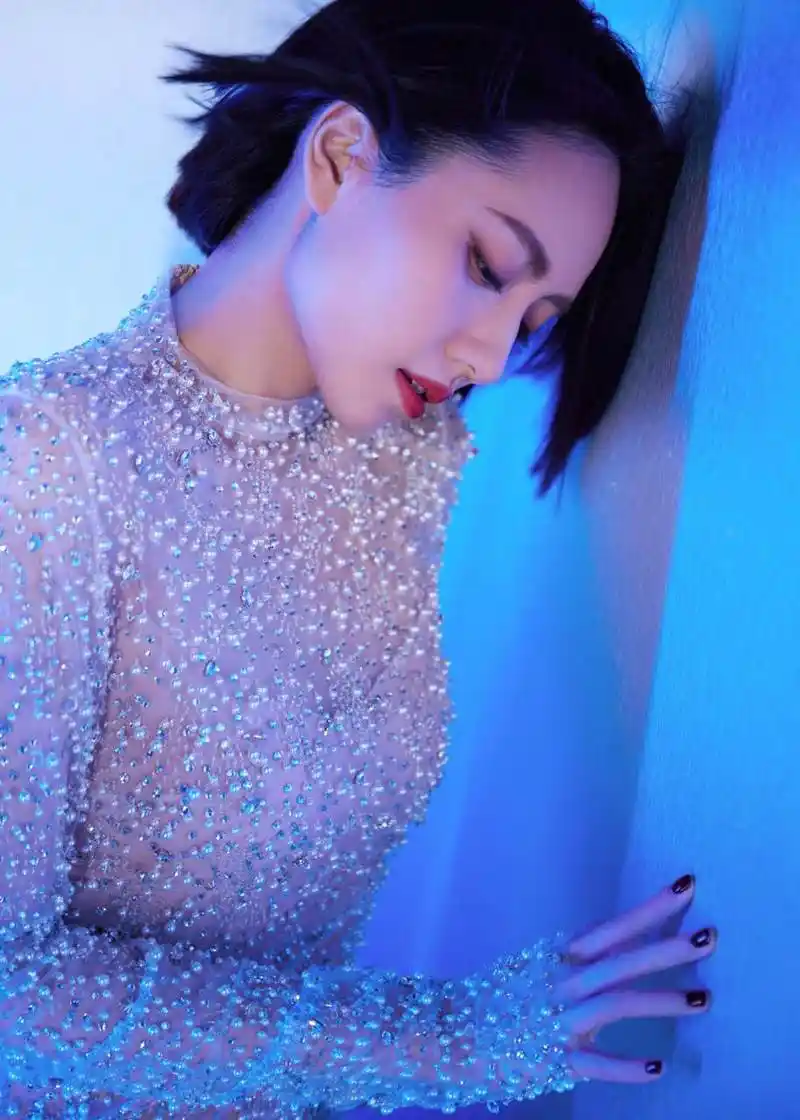 刘惜君,短发红唇,闪耀迷人