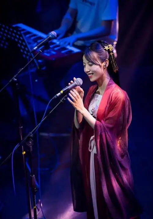 中国内地古风音乐原创女歌手,毕业于 a target="_blank" href="/item