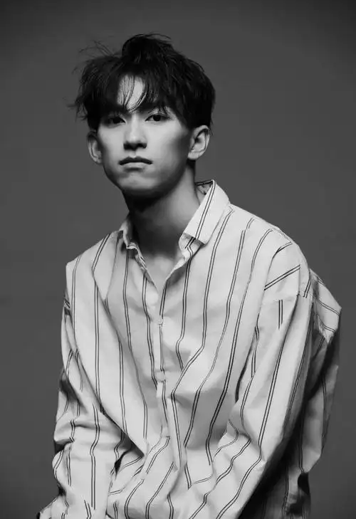 俞彬黑白帅气写真图片16