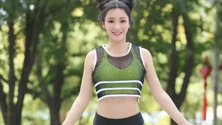 柳岩大胸图片(10/15)