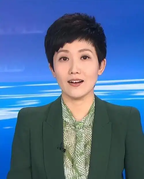 央视著名女主播郑天亮:嫁给同事鲁健,父母帮他们化解生活困局