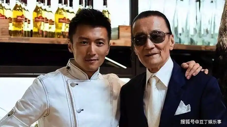 谢贤和谢霆锋的父与子说到谢贤,每个人似乎都有一个非常糟糕的印象.