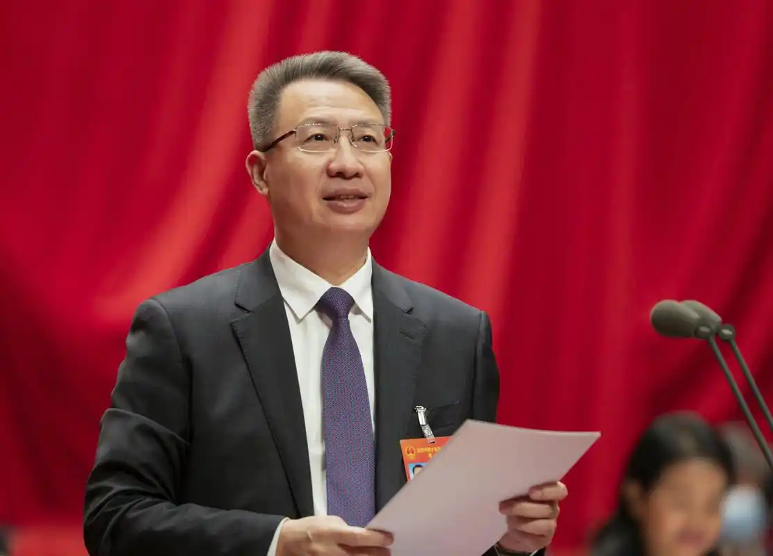 武汉市第十五届人民代表大会第一次会议开幕郭元强主持大会程用文作