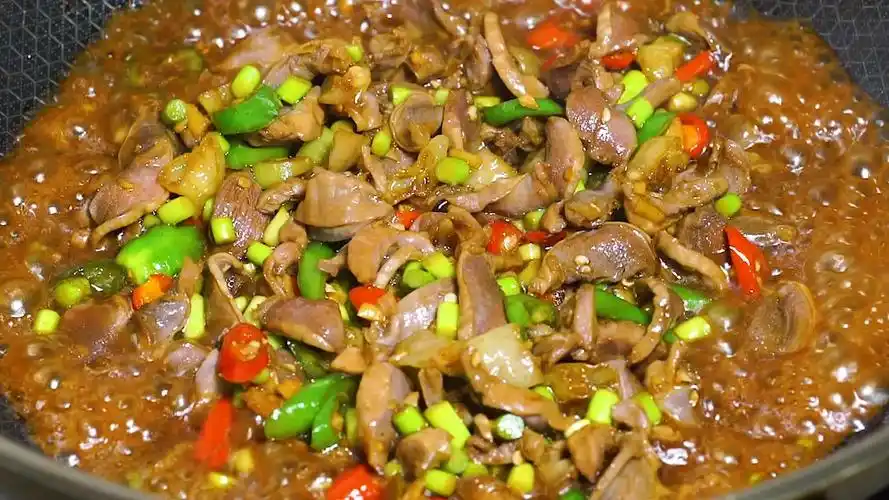 简单的一道酸辣炒鸡杂,做法简单很下饭哦