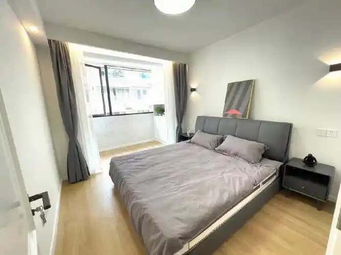 江苏路全明一室一厅一卫精装修68k