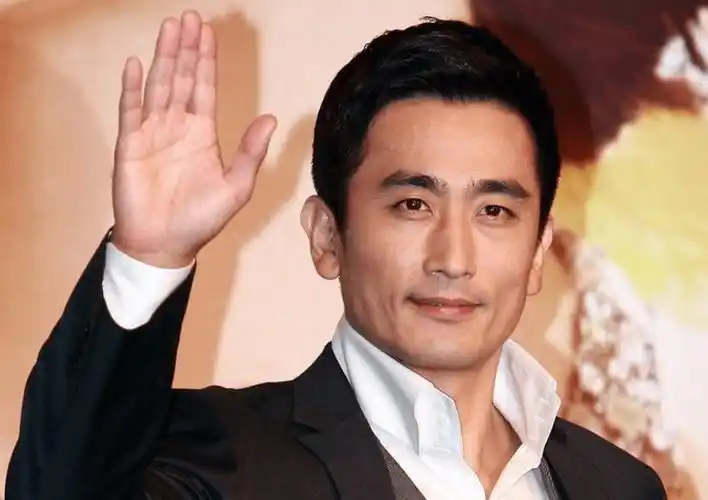 原创魅力男神车仁表富二代当演员领养2个女儿一家五口很幸福