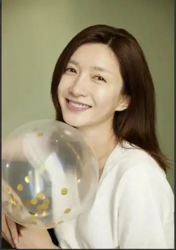 江疏影生日晒素颜 满眼笑意太迷人了