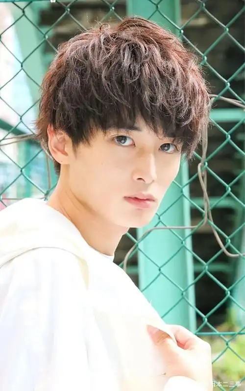 日本男生的"帅气"发型走红ins,网友:令人眼前一亮