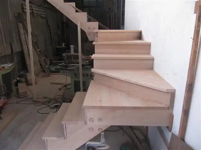 实木楼梯,广西楼梯厂家,桂林楼梯