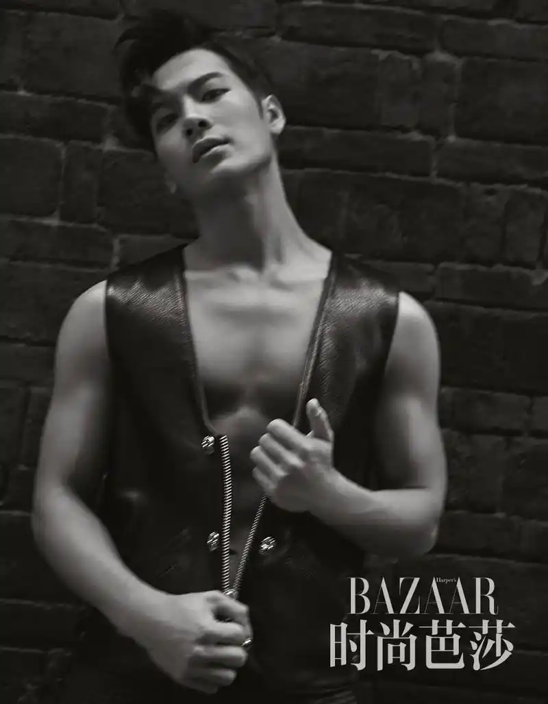 王嘉尔拍大片腹肌若隐若现_高清图集_新浪网