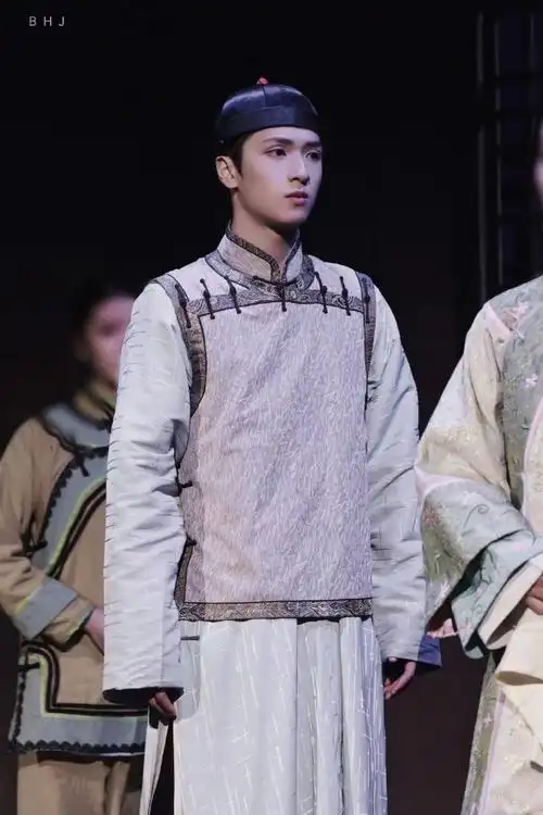 严浩翔北电大戏汇演路透