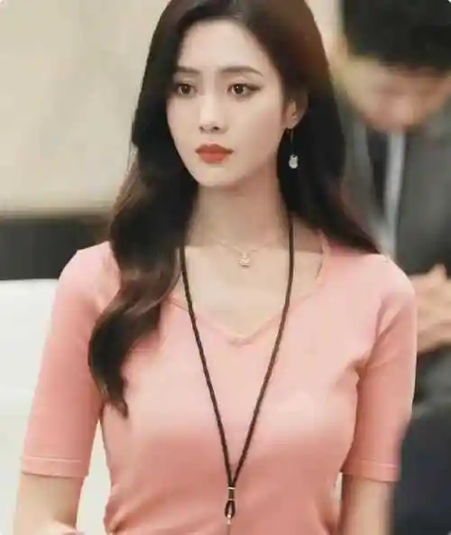 杨紫新剧被指硅胶感满满,网友:岁何赛飞完胜之_王梓薇_形象_流量