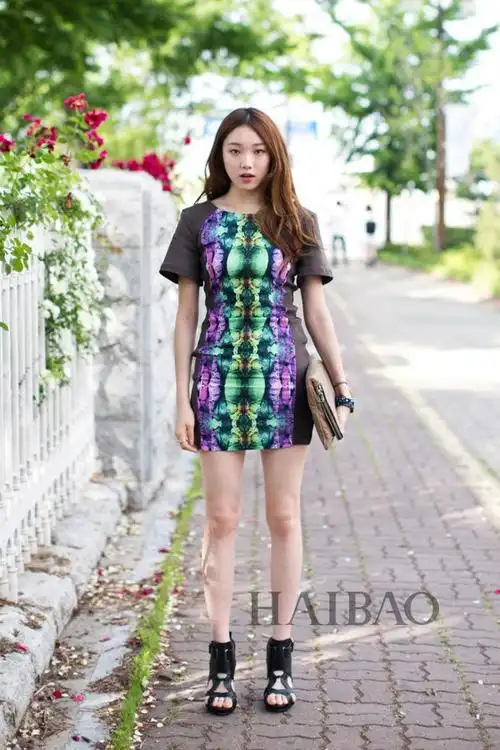 韩国美女明星李圣经时尚大长腿街拍图片