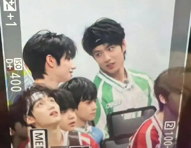 刘耀文朱志鑫坐一起了