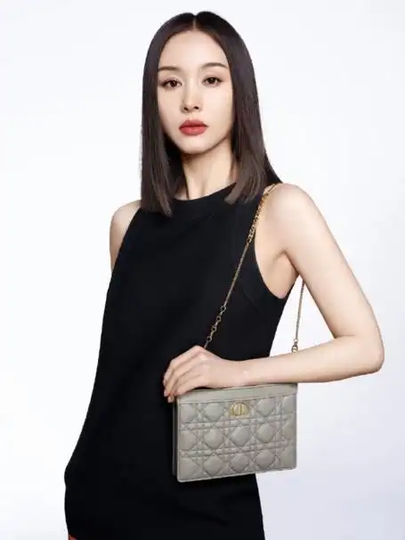 王子文灵动演绎迪奥diorcaro手袋展露优雅风尚