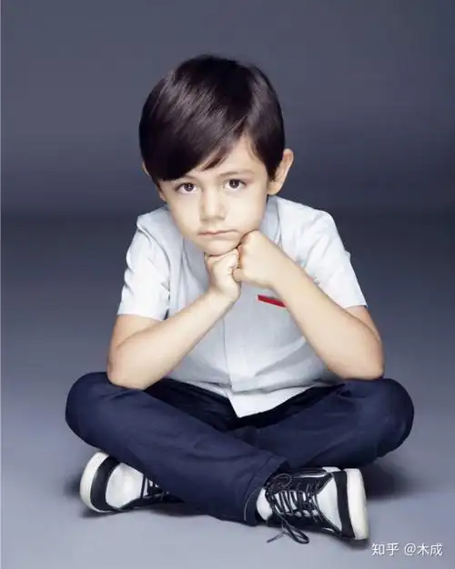 我印象里,中国男人和欧美女性混血普遍好看,中国女人和欧美男性混血