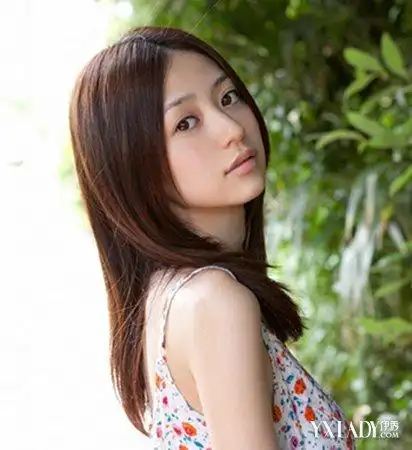 【图】中分长直发发型图片 女神都爱简约直发