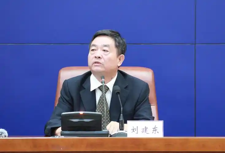 市园林和林业绿化局党组成员,市园林和林业绿化发展中心主任 刘建东