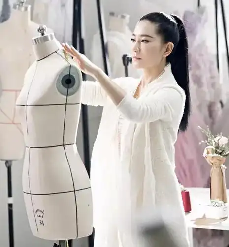 维密大秀落幕上演仙女的礼服裙