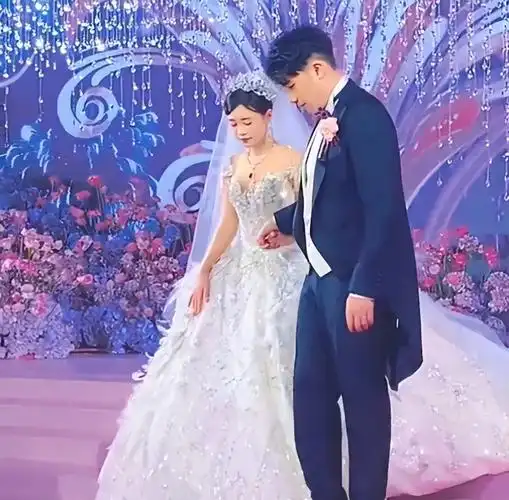 起底特步家族背景,豪门联姻已成主流,热巴景甜都要看继承人眼色