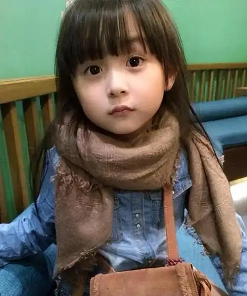 刘楚恬:2岁出道年入百万,因长相甜美被禁止整容,如今长成啥样