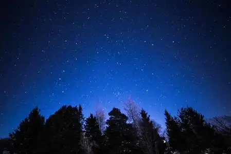 在晚上的农村图片