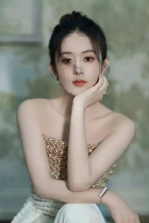 领衔主演:赵丽颖备案单位:爱奇艺影业(北京)有限公司编