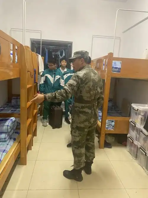 青春,在奋斗中绽放——广州市培英中学云城校区军训第二天-上哪学