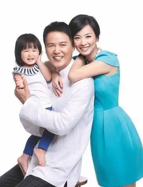 曾经的琼瑶女郎被张庭抢走了丈夫一人抚养儿女生活凄惨