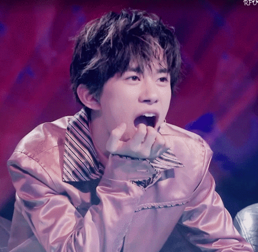 这就是街舞 易烊千玺 大笑 动态图