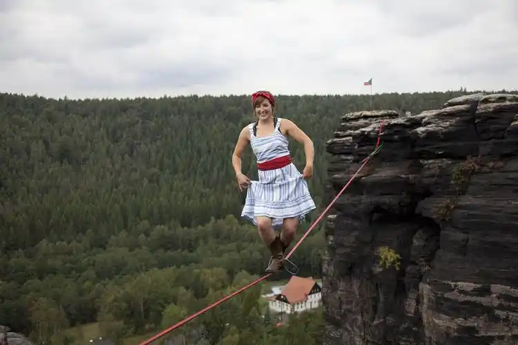 2012图片频道 央广独家只   编辑:马天辰 关键词:瑜伽,防护措施