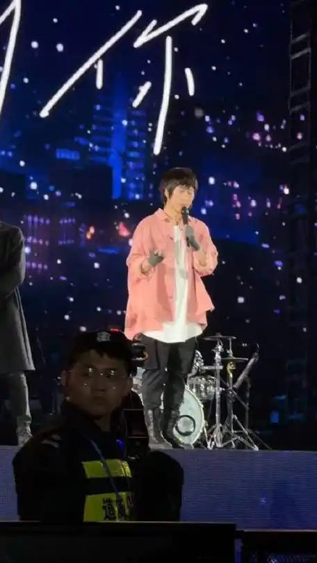 阿信 做好自己##阿信忘了话筒在哪只手#五月天演唱会陈信宏说和wmls