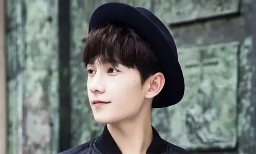 明星杨洋家的豪宅,平常自己一个人住,爱锻炼的他家里果然严谨!