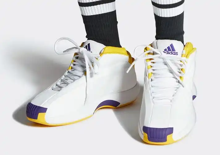 这双科比湖人战靴终于复刻发售进入倒计时