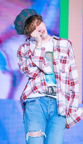 原创百分九挑战花式比心林彦俊太有创意范丞丞用力过猛坤坤可爱