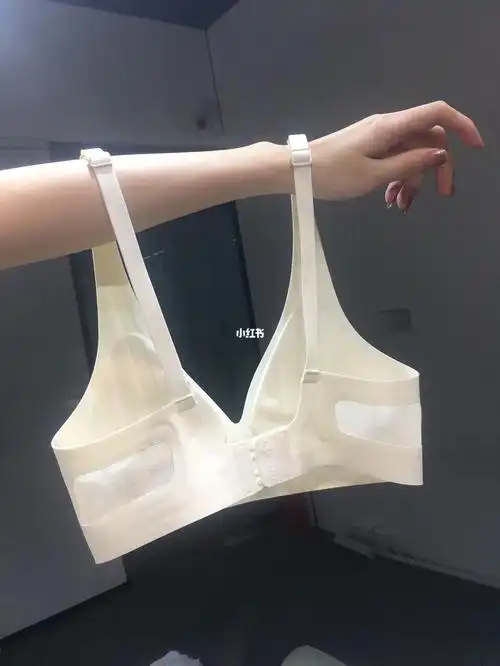 5cm的杯垫轻薄没有负担感果冻胶软支撑稳稳托住73饱满圆润显型感觉