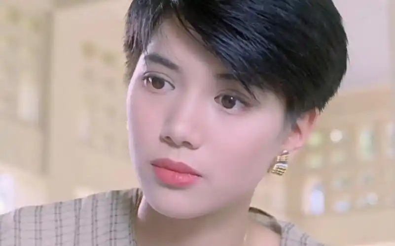 【袁咏仪】15岁到51岁各时期容貌变化,明媚靓丽,短发帅气长发甜美.