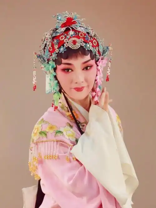 越剧演员张菊秀长得美滴滴演唱风格让人肝肠寸断爱的糊涂