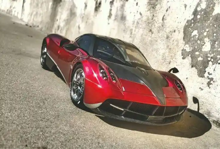 艳丽野兽-帕加尼 huayra stinger(毒刺) br /> 要说变形金刚4里最惊艳
