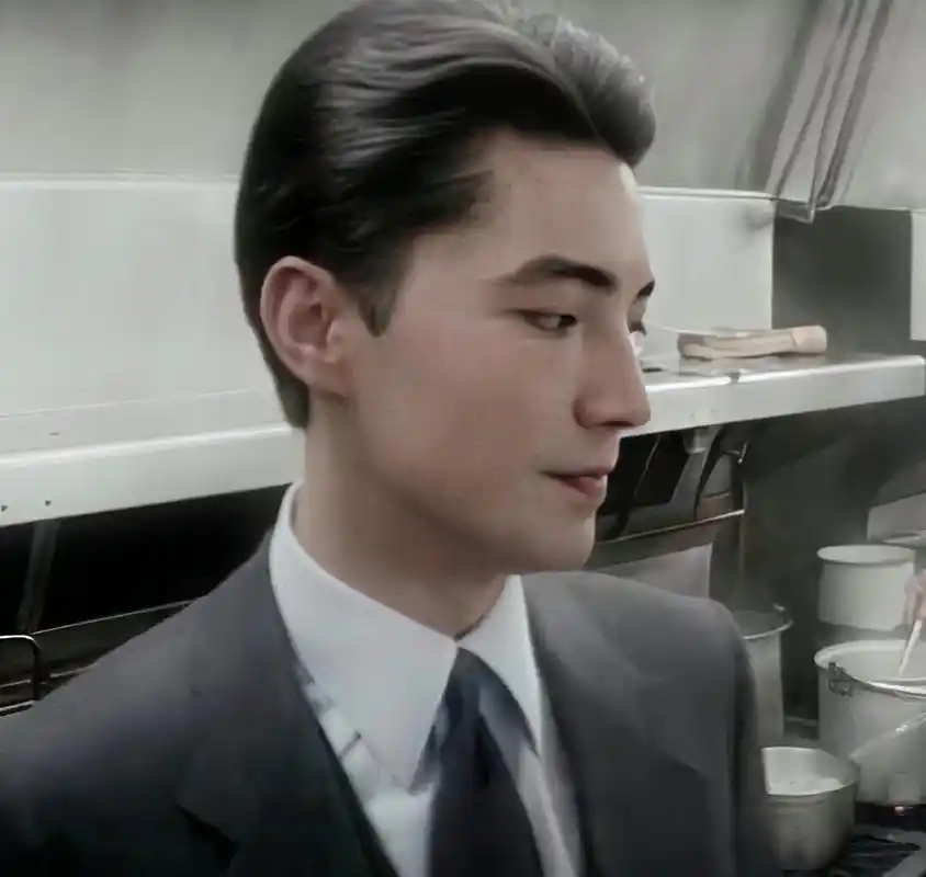 尊龙,我以为亚洲最帅容颜之一,这一点都不过分吧 他年轻的时候真的是