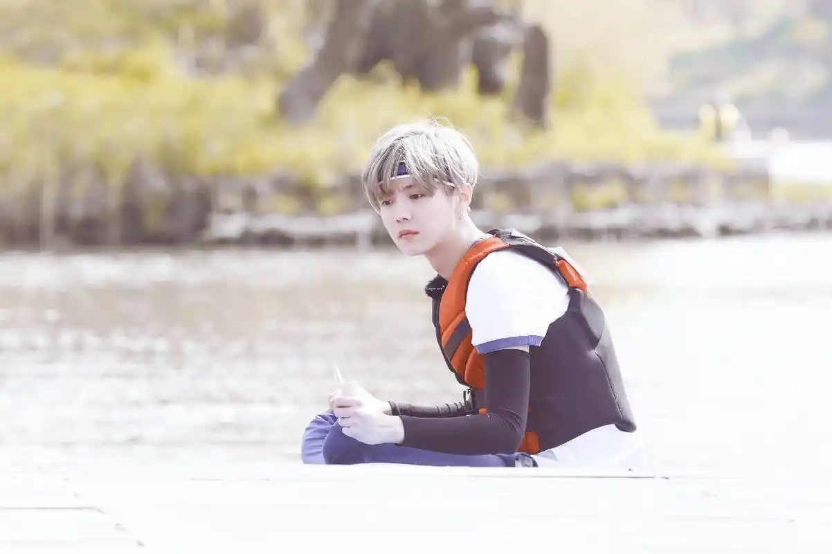 鹿晗# 高清壁纸 手机屏保