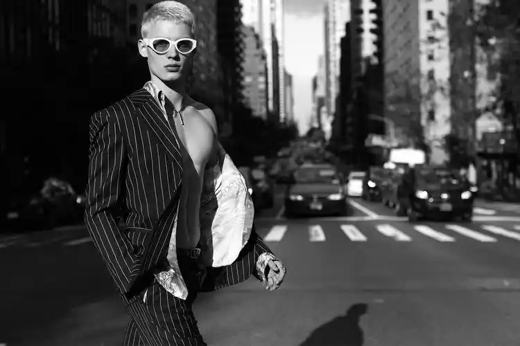 建模一年稳拿versace,tomford|薄肌小狼狗巴西男模之光jooknorr