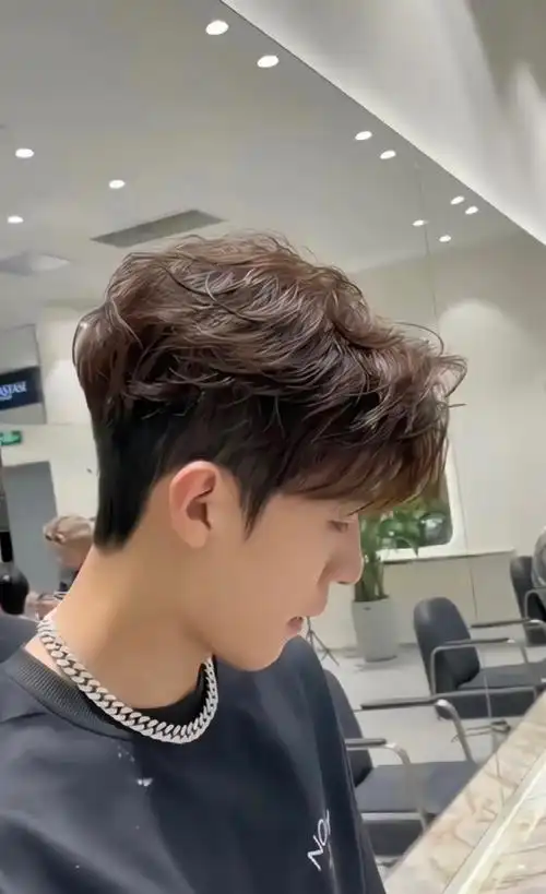 男士气垫烫:精致自然高级蓬松感十足设计层次设计发型精致外轮廓线条