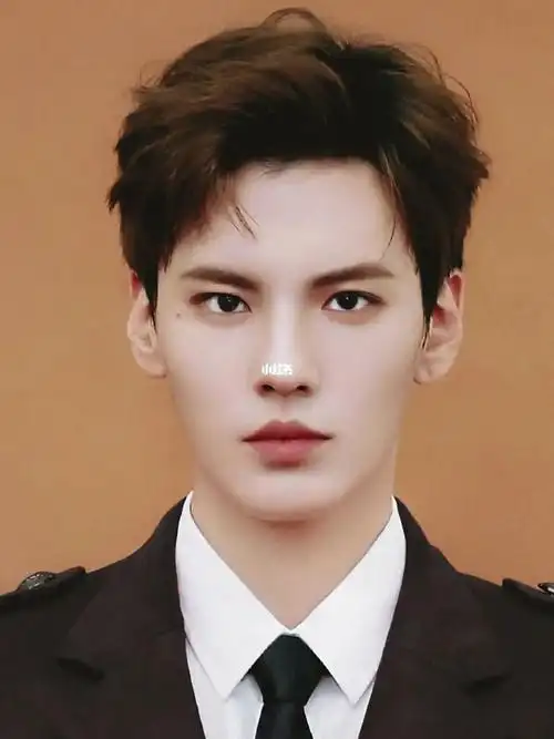 毕雯珺的证件照毕雯珺证件照