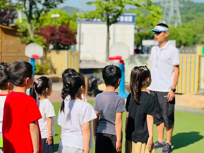 别样体验课幼小同衔接德清县三合幼儿园幼小衔接体育课活动