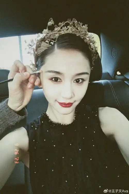 王子文给8年老粉回信