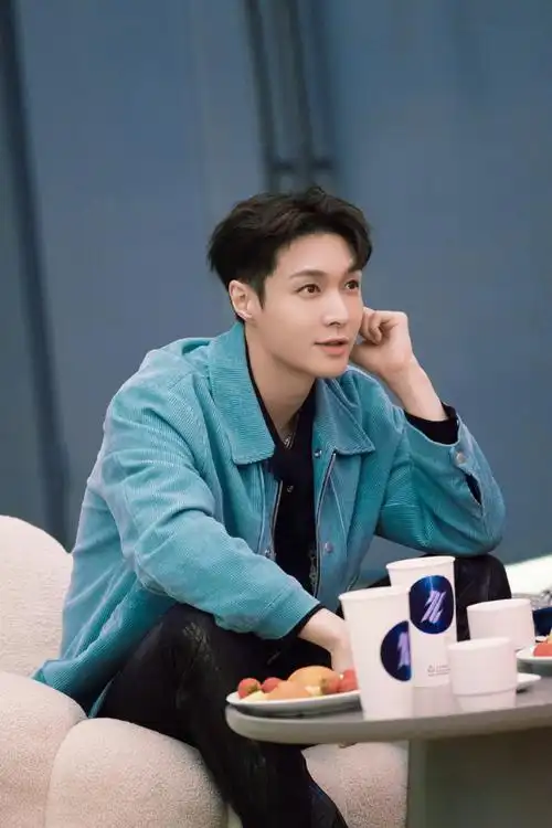 张艺兴#_#张艺兴百分百出品#    出品人@张艺兴已切"演员"号73随地